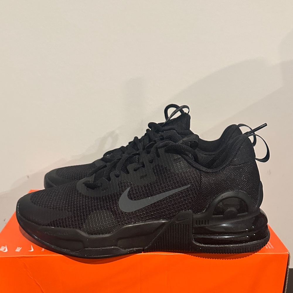 Nike Air Max Alpha Trainer 5 in Black and Smoke Gray
